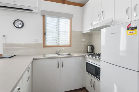 Port Broughton Tourist Park - Accommodation ACT 18