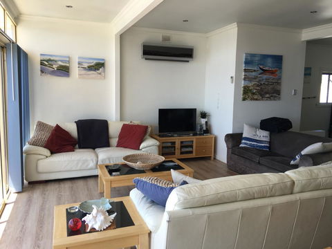 Crystal Blue Apartment - Accommodation ACT 3