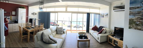 Crystal Blue Apartment - Accommodation ACT 32