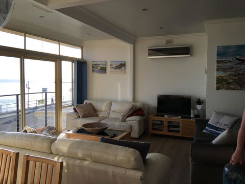 Crystal Blue Apartment - Accommodation ACT 35