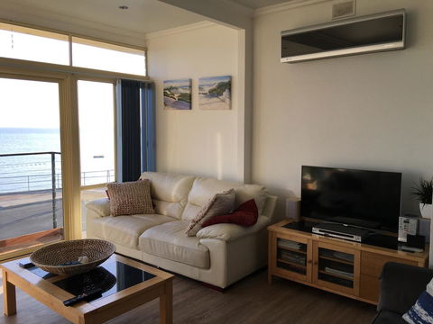 Crystal Blue Apartment - Accommodation ACT 34