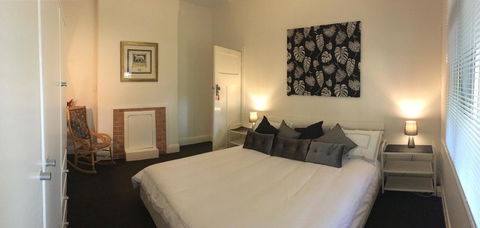 Cowan Street Bungalow - Accommodation ACT 3