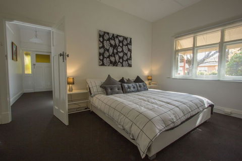 Cowan Street Bungalow - Accommodation ACT 0