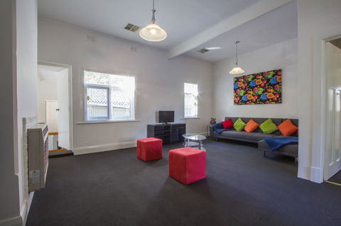 Cowan Street Bungalow - Accommodation ACT 6