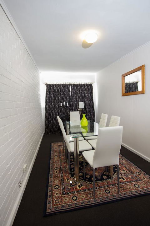 Cowan Street Bungalow - Accommodation ACT 12
