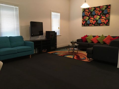 Cowan Street Bungalow - Accommodation ACT 7