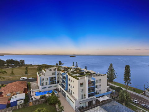 Lakeside Waterfront Apartment The Entrance - Accommodation ACT 16