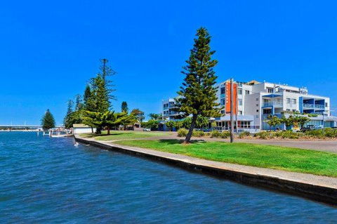 Lakeside Waterfront Apartment The Entrance - Accommodation ACT 39
