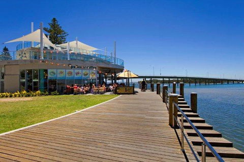 Lakeside Waterfront Apartment The Entrance - Accommodation ACT 40