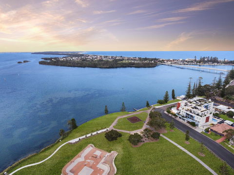 Lakeside Waterfront Apartment The Entrance - Accommodation ACT 18