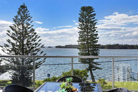 Lakeside Waterfront Apartment The Entrance - Accommodation ACT 29