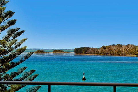 Lakeside Waterfront Apartment The Entrance - Accommodation ACT 34
