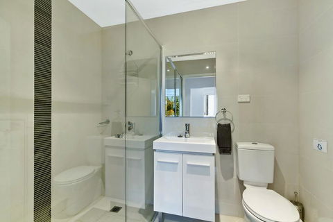 Lakeside Waterfront Apartment The Entrance - Accommodation ACT 11