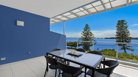 Lakeside Waterfront Apartment The Entrance - Accommodation ACT 32