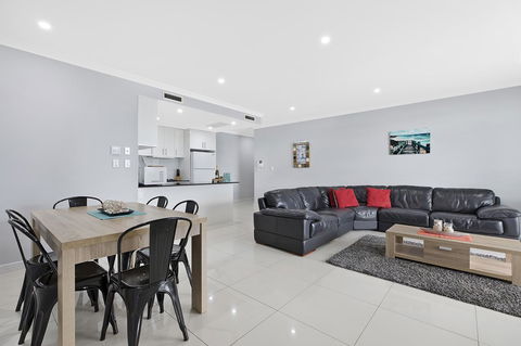 Lakeside Waterfront Apartment The Entrance - Accommodation ACT 5
