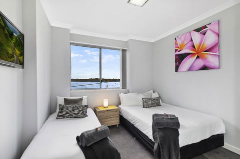 Lakeside Waterfront Apartment The Entrance - Accommodation ACT 10
