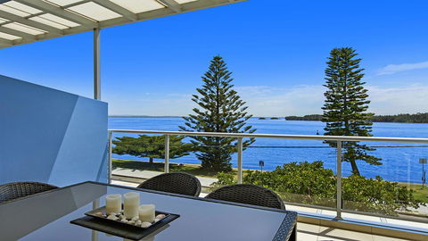 Lakeside Waterfront Apartment The Entrance - Accommodation ACT 0
