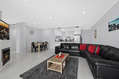Lakeside Waterfront Apartment The Entrance - Accommodation ACT 4