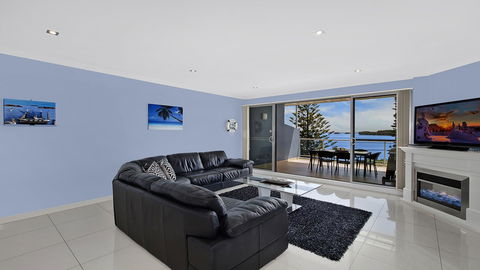 Lakeside Waterfront Apartment The Entrance - Accommodation ACT 6