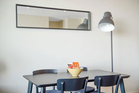 Port Adelaide Executive Waterfront Apartment - Accommodation ACT 12