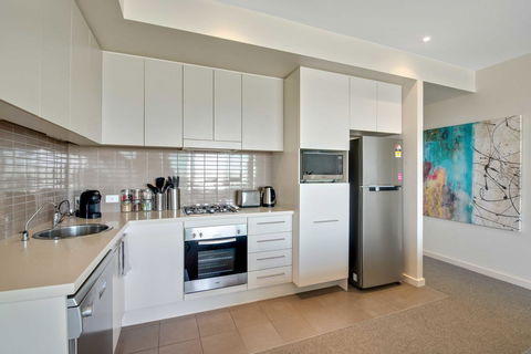 Port Adelaide Executive Waterfront Apartment - Accommodation ACT 8