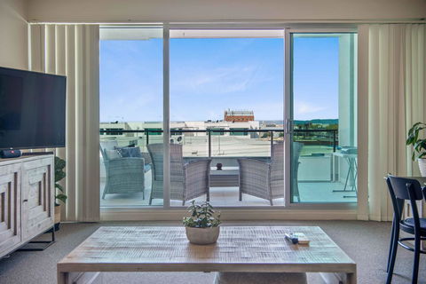 Port Adelaide Executive Waterfront Apartment - Accommodation ACT 22