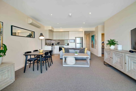 Port Adelaide Executive Waterfront Apartment - Accommodation ACT 16