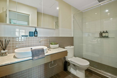 Port Adelaide Executive Waterfront Apartment - Accommodation ACT 4