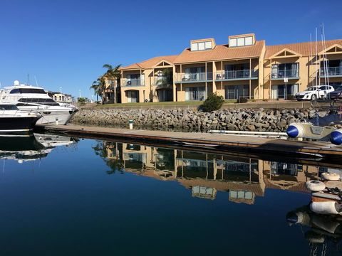 Marina Hotel - Accommodation ACT 35