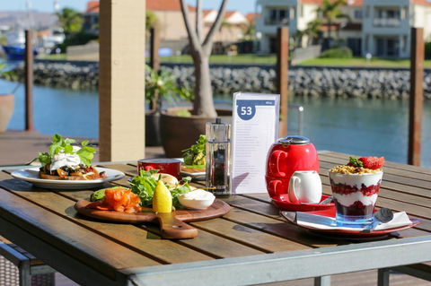 Marina Hotel - Accommodation ACT 40