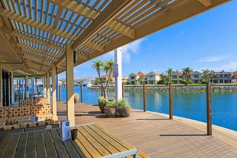 Marina Hotel - Accommodation ACT 38