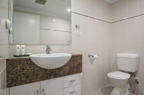 Marina Hotel - Accommodation ACT 13