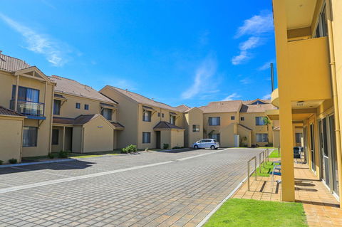 Marina Hotel - Accommodation ACT 34