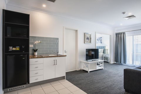 Marina Hotel - Accommodation ACT 12