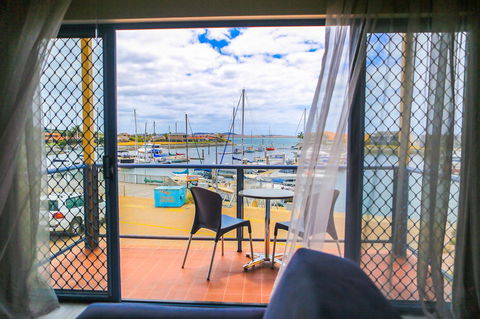 Marina Hotel - Accommodation ACT 29