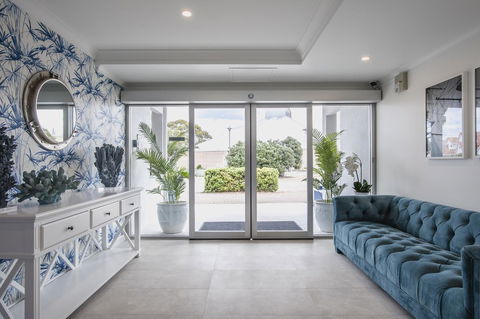 Marina Hotel - Accommodation ACT 18