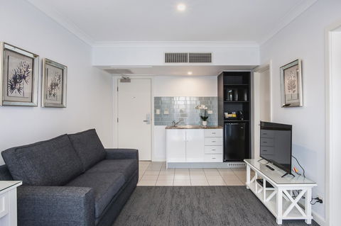 Marina Hotel - Accommodation ACT 16