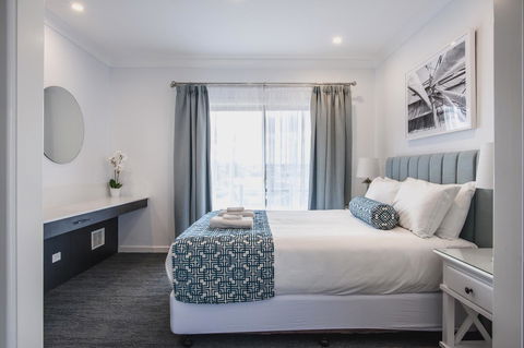 Marina Hotel - Accommodation ACT 7