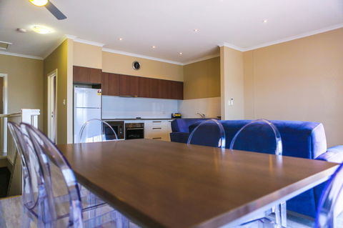 Marina Hotel - Accommodation ACT 33