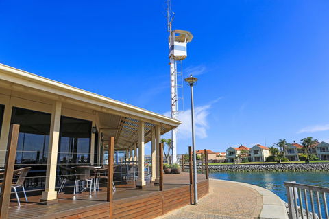 Marina Hotel - Accommodation ACT 36