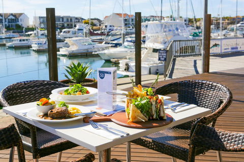 Marina Hotel - Accommodation ACT 43