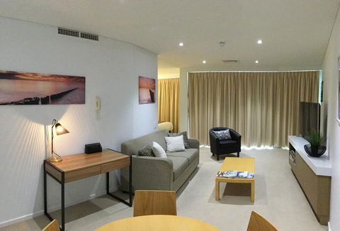 Wallaroo Marina Waterfront Luxe Apartment - Accommodation ACT 5