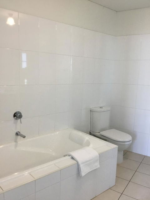 Wallaroo Marina Waterfront Luxe Apartment - Accommodation ACT 19