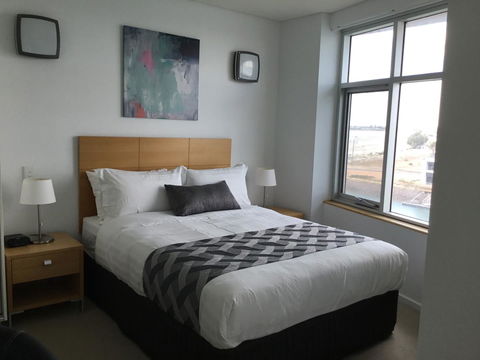 Wallaroo Marina Waterfront Luxe Apartment - Accommodation ACT 14