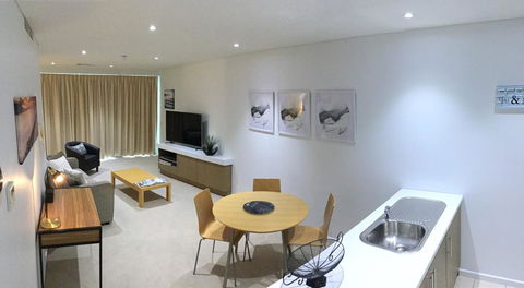 Wallaroo Marina Waterfront Luxe Apartment - Accommodation ACT 4