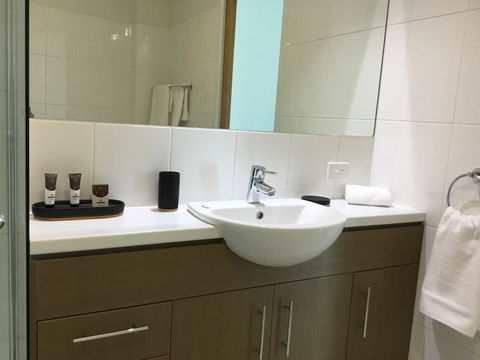 Wallaroo Marina Waterfront Luxe Apartment - Accommodation ACT 18