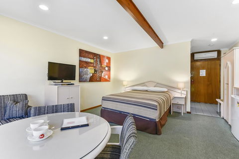 William Macintosh Motor Lodge - Accommodation ACT 25