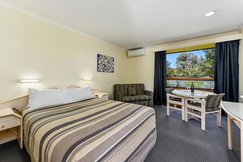 William Macintosh Motor Lodge - Accommodation ACT 17