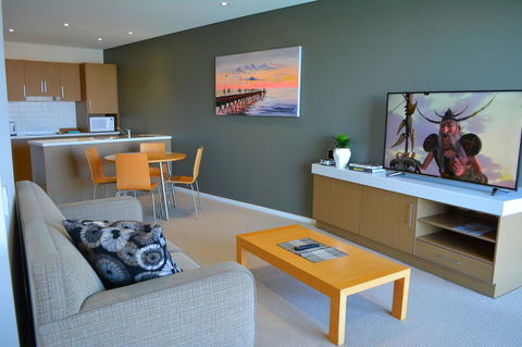 Wallaroo Marina Luxury Apartment - Accommodation ACT 9