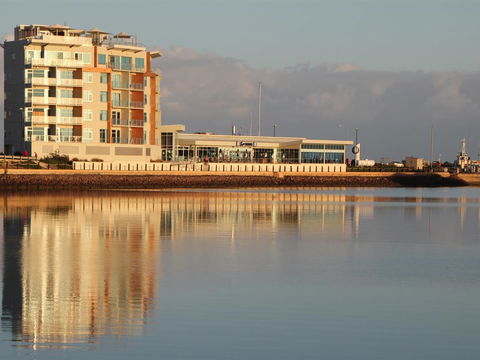 Wallaroo Marina Luxury Apartment - Accommodation ACT 3